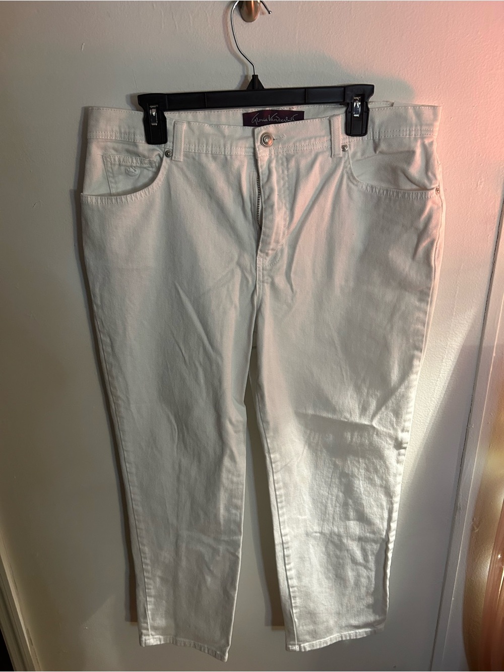⭐️3/$20 Gloria Vanderbilt White Jean Capris